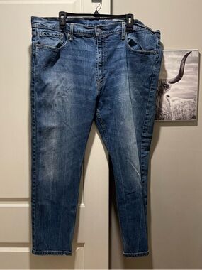 Men’s Levi’s 502 tapered leg jeans